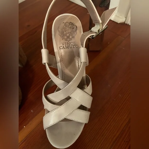 Vince Camuto Size 7.5 M Off White Open Toe Platform Leather Duval - Picture 2 of 11